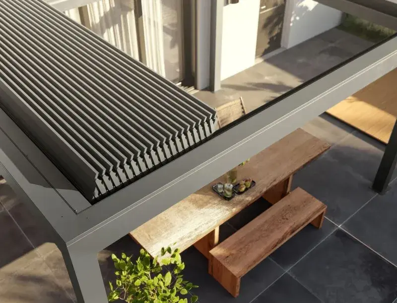 Erhardt Qube Skyline lamellendak met opengedraaide lamellen